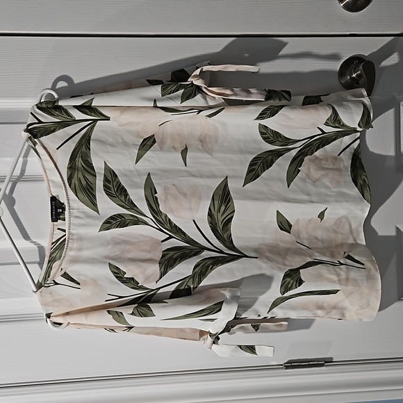 Dynamite Tops - 210.  Dynamite floral top size small cold shoulder